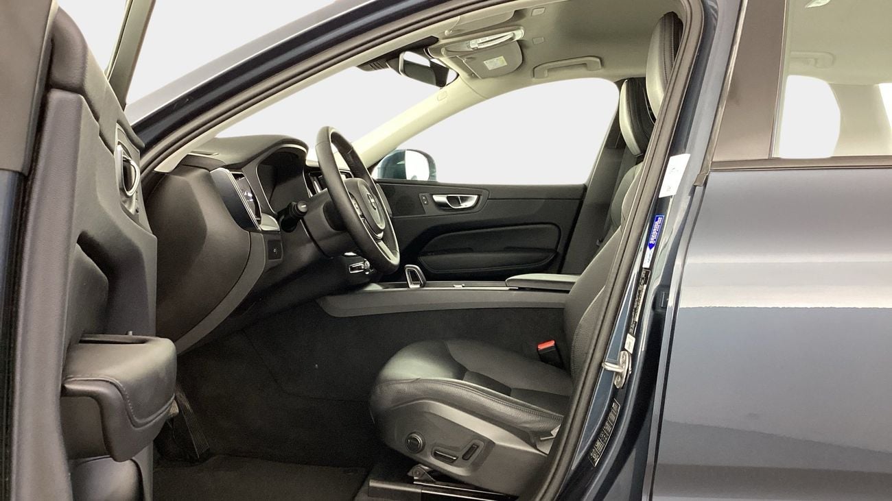 فولفو XC 60 B5 CORE AT | شامل الضمان | 0 ﺪﻔﻋﺓ ﺃﻮﻟﻯ