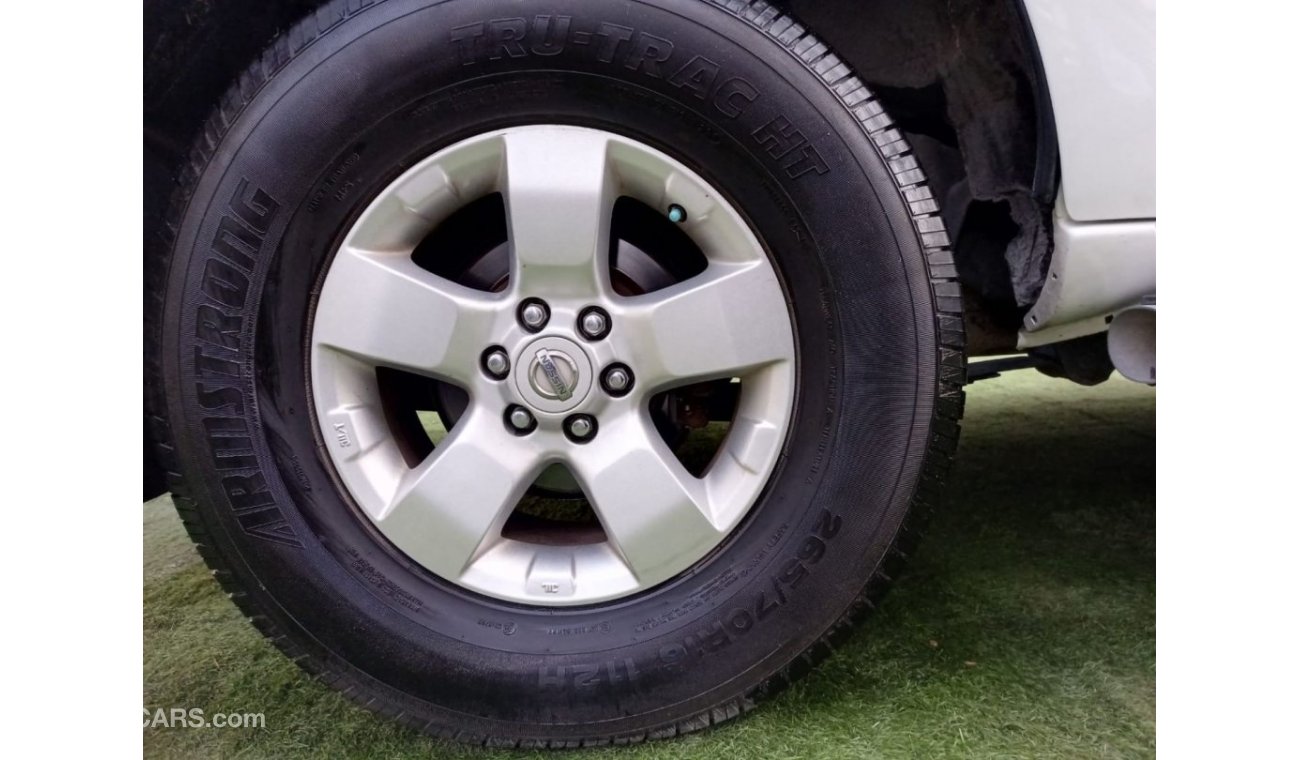 Nissan XTerra Gulf model 2012 Forel wheels, rear camera screen, in excellent condition