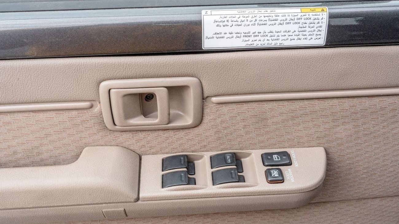 تويوتا لاند كروزر 70 Toyota Land Cruiser LC76 4.0L AT Petrol (Grey-Brown) Basic