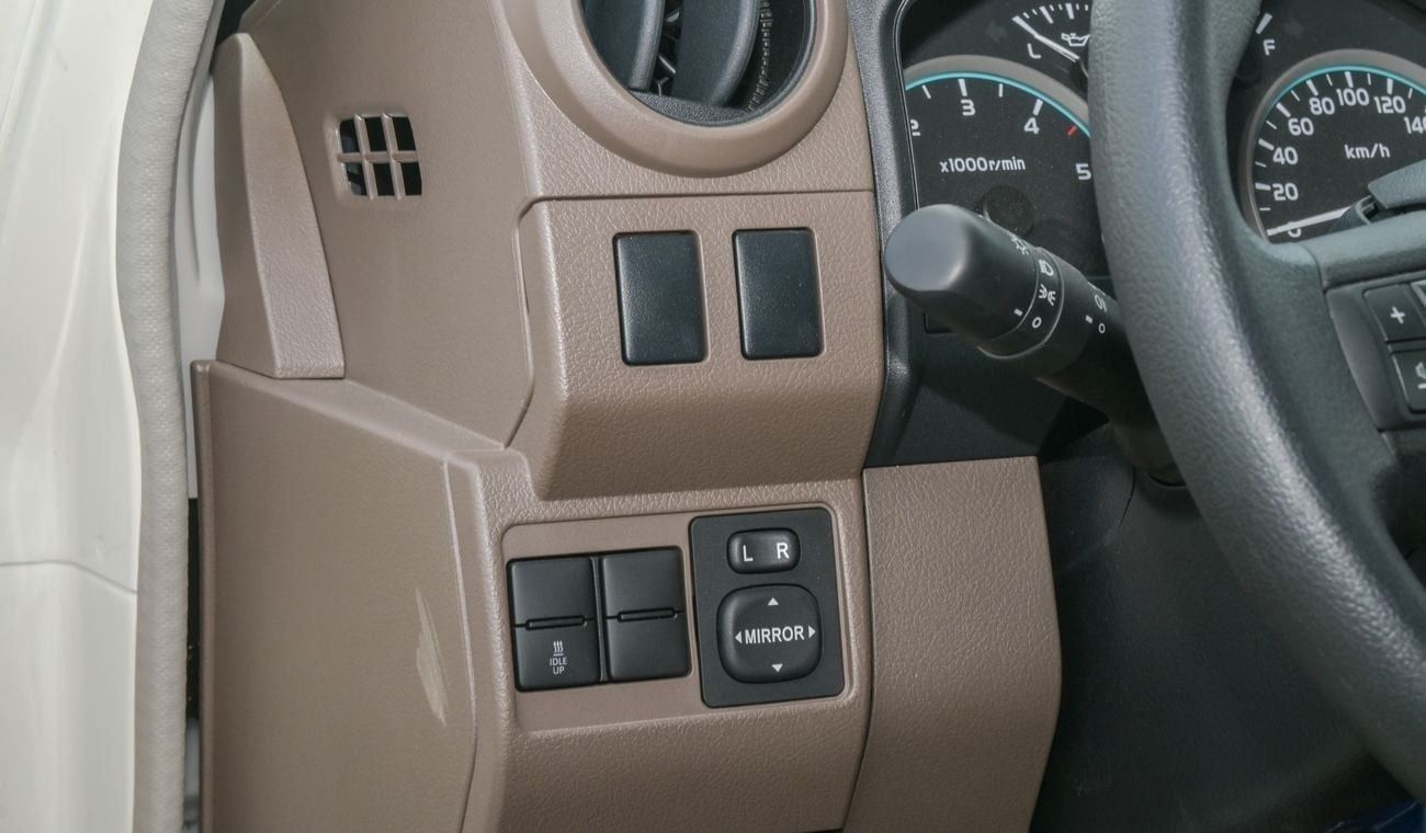 تويوتا لاند كروزر 70 LX V8 4.5L