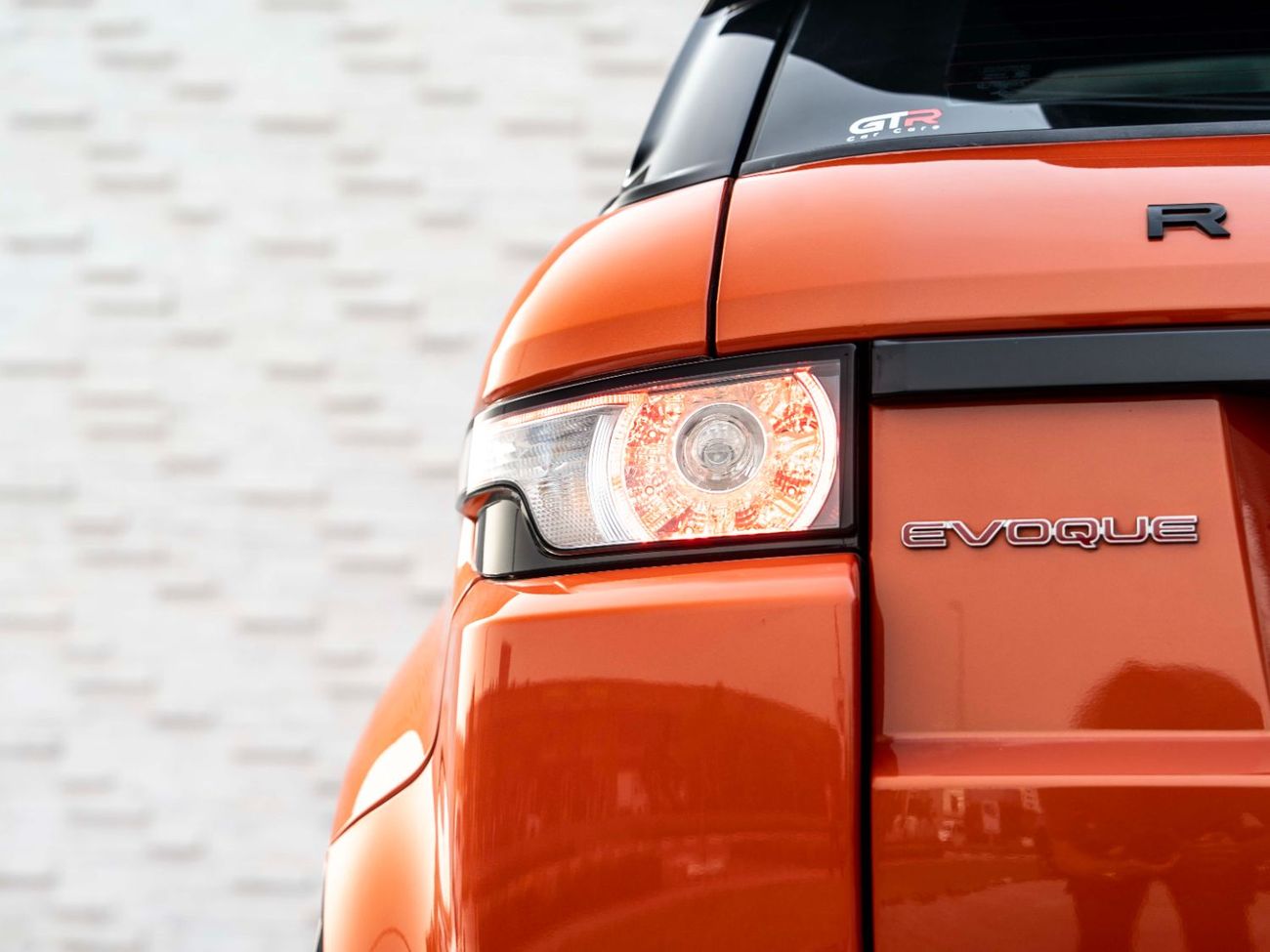 لاند روفر رانج روفر إيفوك Dynamic Plus 2.0L (5 Door)