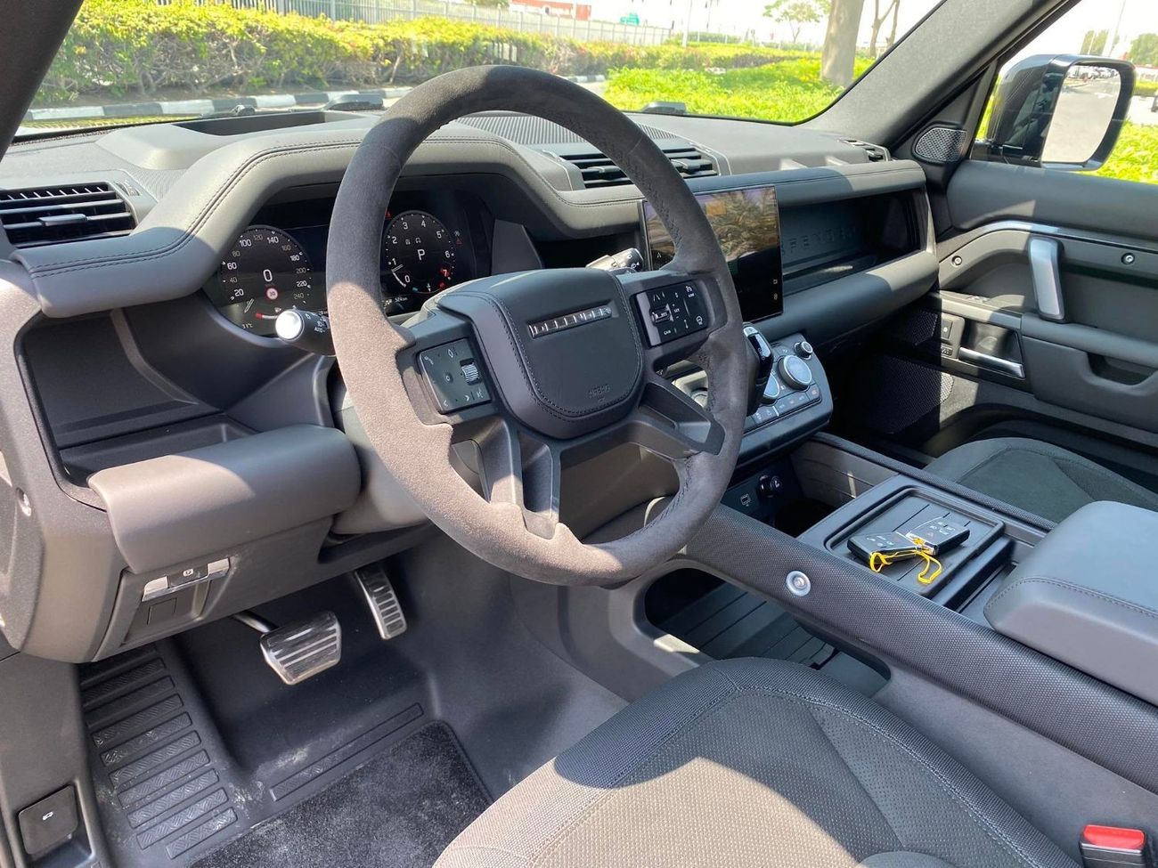 Land Rover Defender DEFENDER V8**2023**GERMAN SPEC