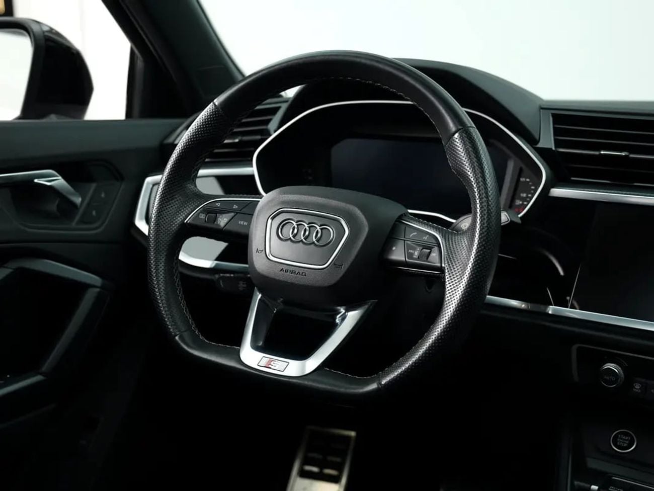 Audi Q3 40 TFSI S-LINE SPORTBACK GCC specs S line Quattro