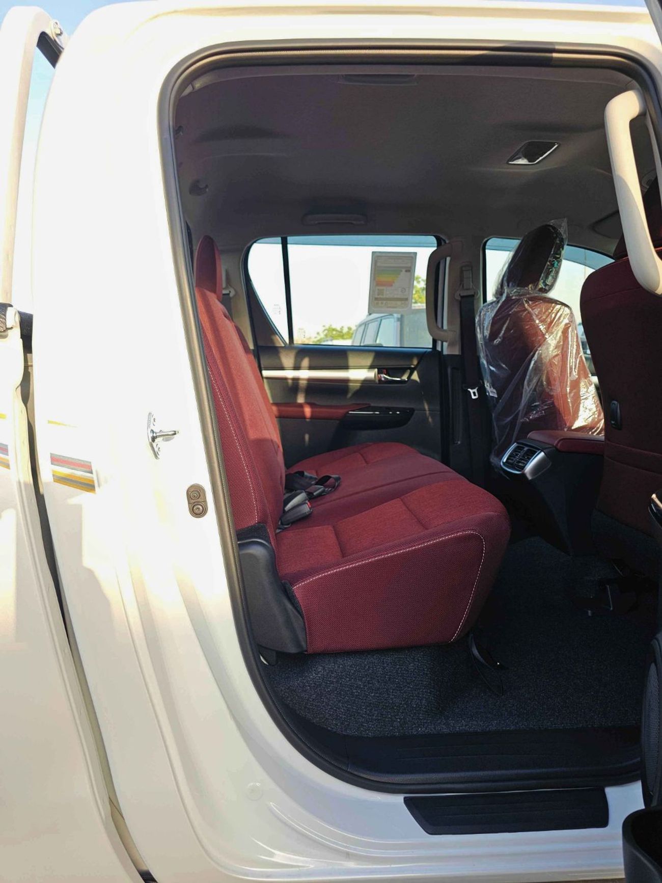 تويوتا هيلوكس SR5 FULL OPTION / A/T / 2.4L V4 DIESEL / DVD + CAMERA / BLIND SPOT / 4WD (CODE # HDAF2)