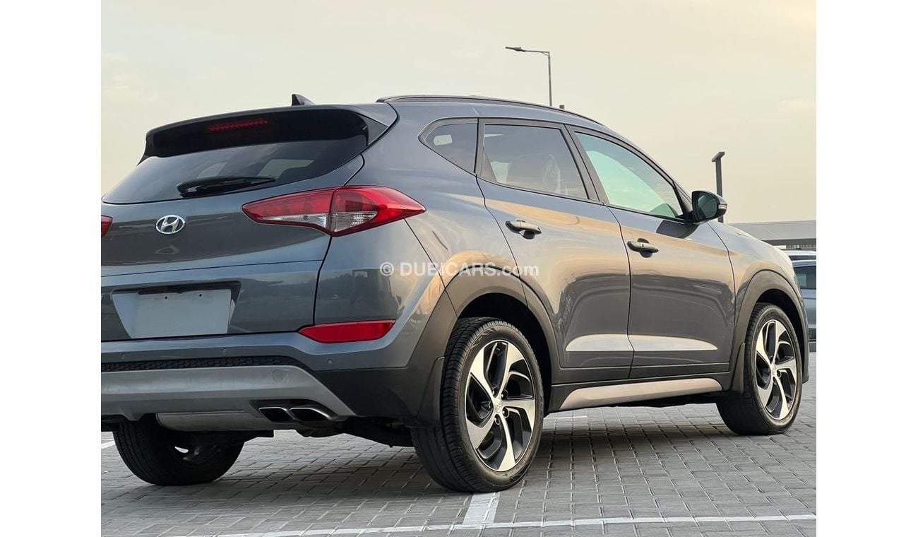 هيونداي توسون GLS هيونداي توسان موديل 2017 وارد أمريكي فول ابشن كامله بانوراما ماشيه 33000 الف ميل 1600 سي سي