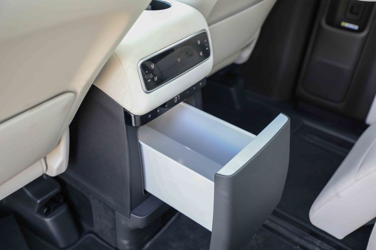 Li Auto Mega 2024 Lixiang Mega Ultra Version - Silver inside White | Export Only