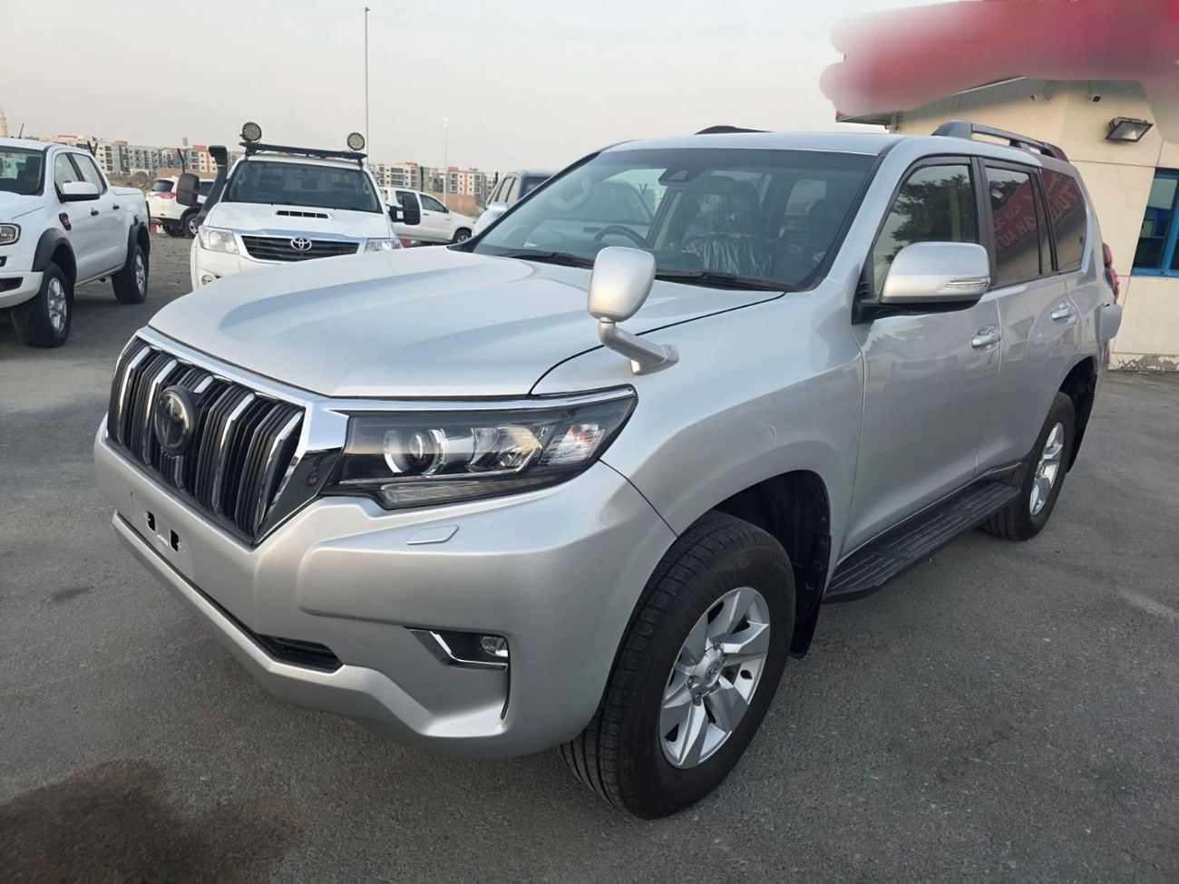 Toyota Prado Toyota prado 2023model 2.8 Diesel engine Colour sliver Transmission Transmission Automatic Interior.