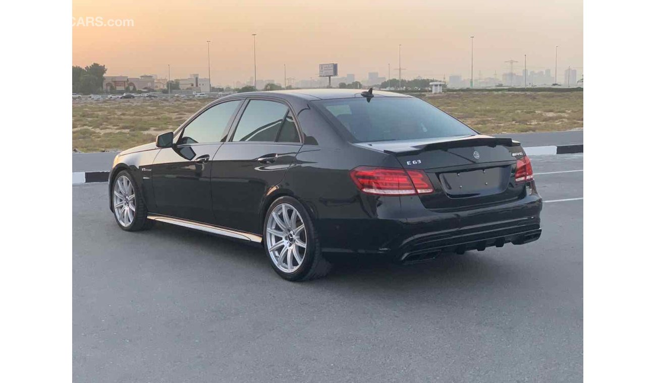 مرسيدس بنز E 63 AMG خليجي استخدام جيد فيها رش خفيف بدون حادس بسبب الباركن