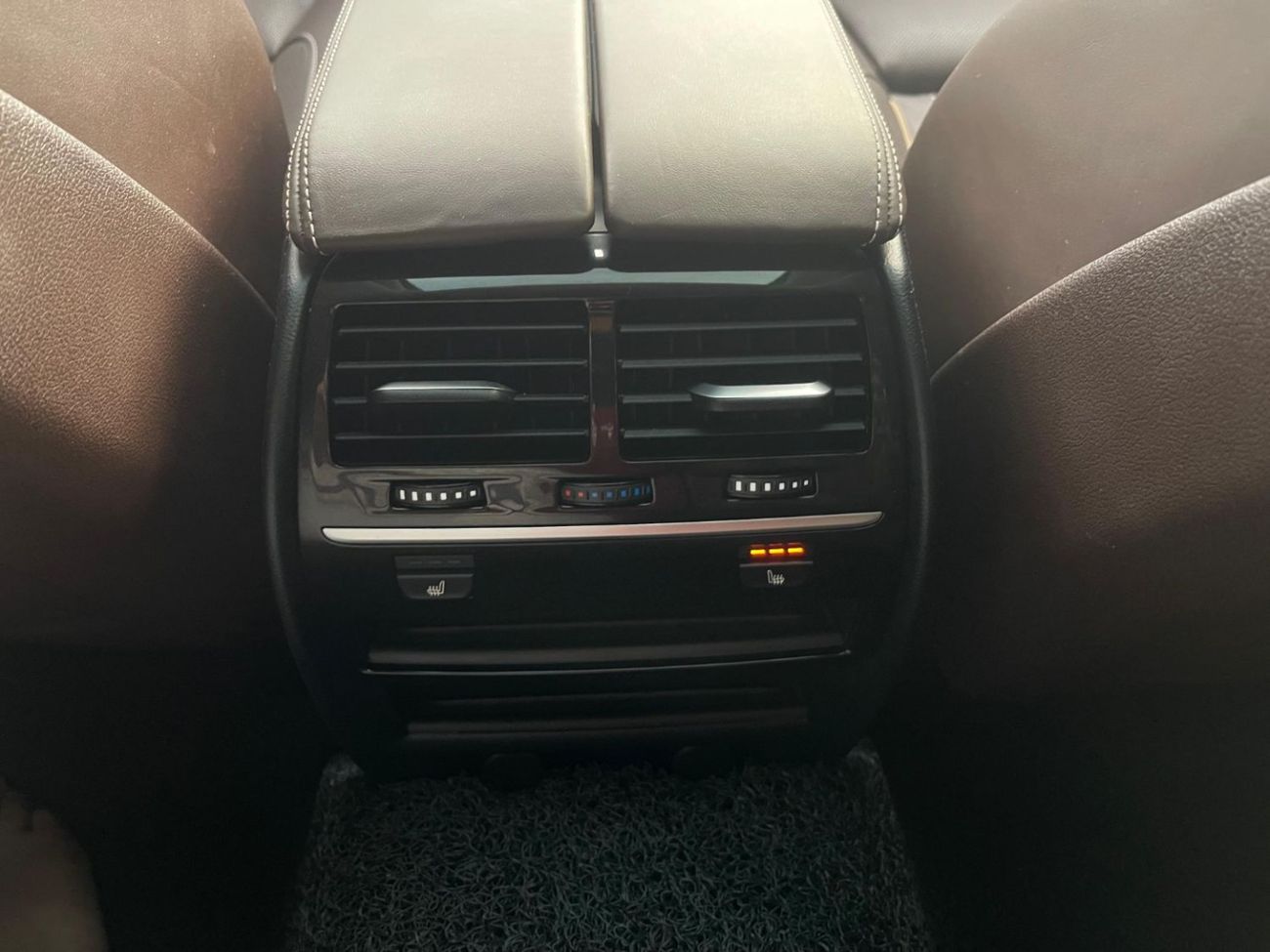 بي أم دبليو 530i Luxury 2.0L LUXURY LINE / KOREAN IMPORTED / CLEAN TITLE / DIAMOND LEATHER BIG SEATS