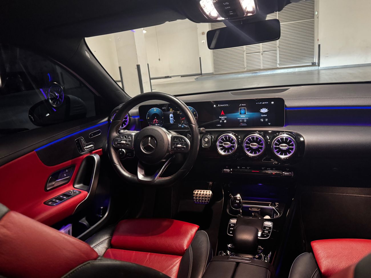 مرسيدس بنز A 250 Std 2.0L (224 HP)