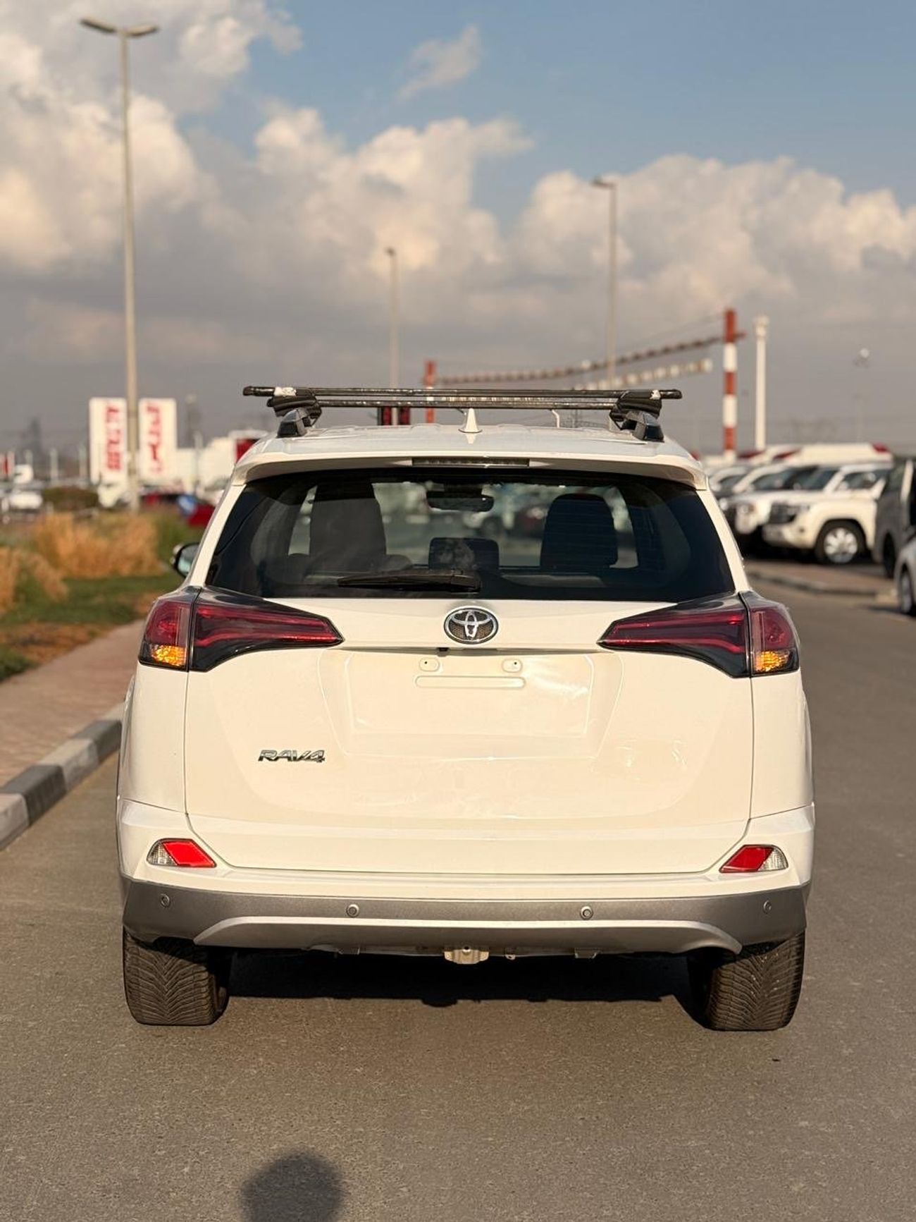 تويوتا راف ٤ SE 2.5L Full option Sunroof, leather 2017