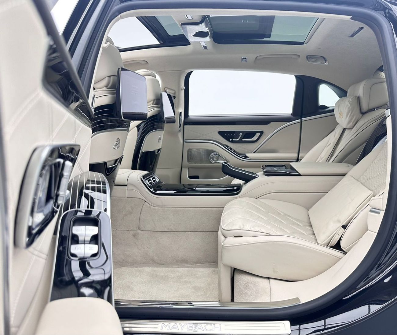 Mercedes-Benz S 680 2024 Mercedes-Maybach S680 4MATIC,Gargash Warranty + Service Contract, Gargash FSH, GCC