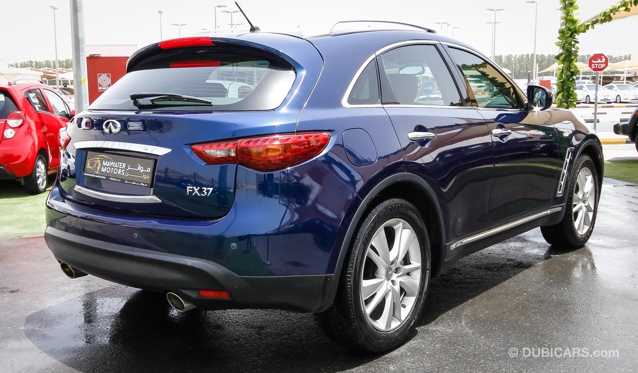 Infiniti FX37