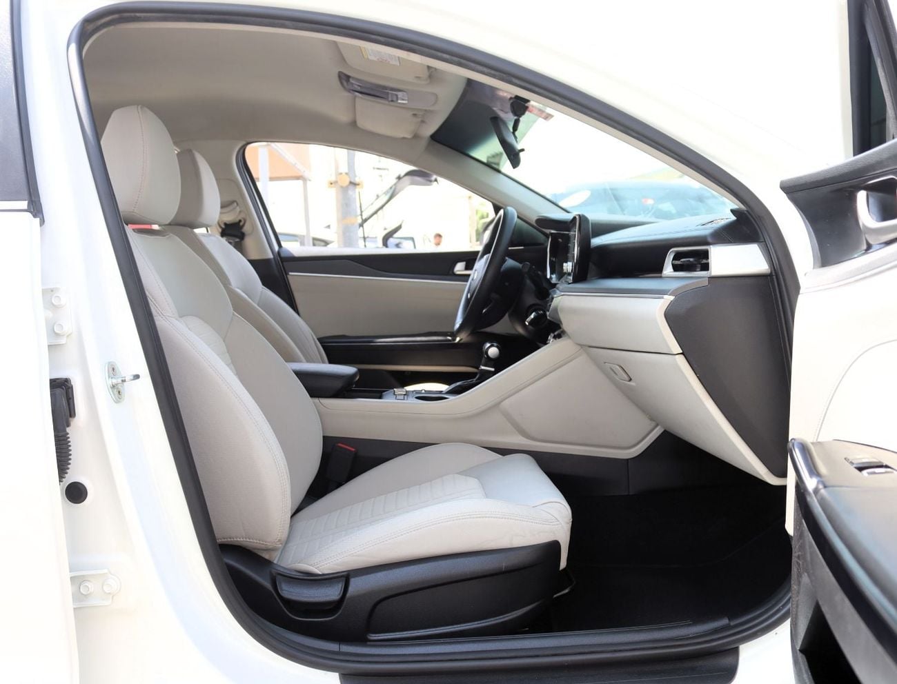 Kia K5 LX ACCIDENTS FREE - GCC - ENGINE 2000 CC - PERFECT CONDITION INSIDE OUT