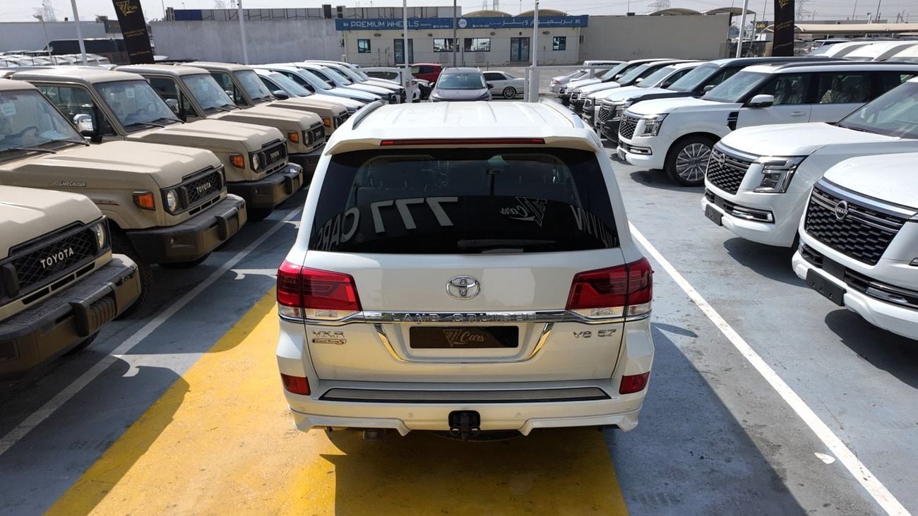 Toyota Land Cruiser VXR 5.7L 4WD TOYOTA LAND CRUISER VXR GRAND TOURING S 5.7L 4WD