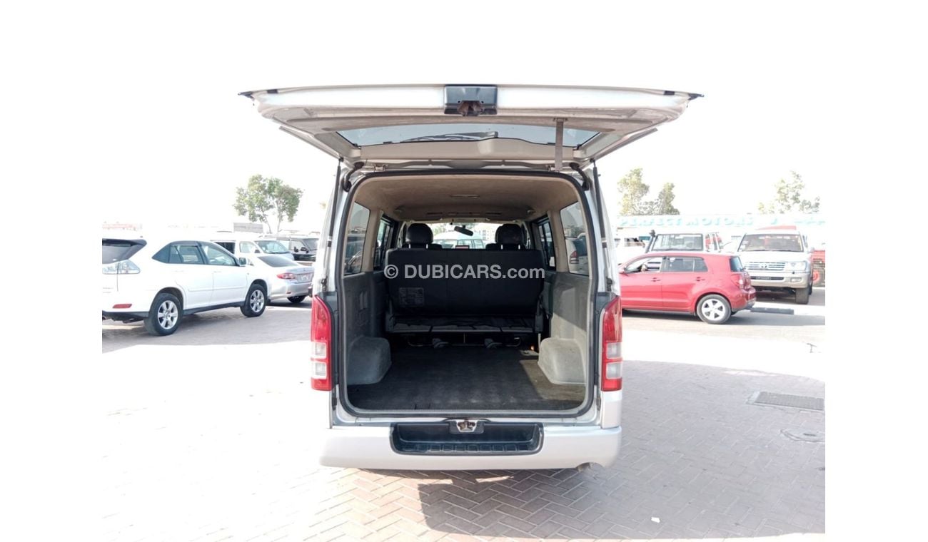Toyota Hiace TOYOTA HIACE VAN RIGHT HAND DRIVE (PM1326)