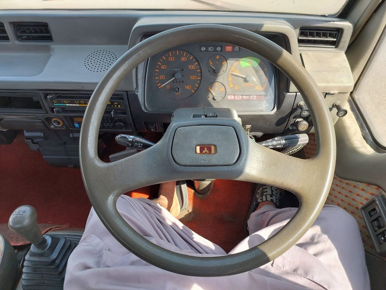 Mitsubishi Fuso Canter MITSUBISHI CANTER TRUCK RHD 1990 MODEL 3.9 L DIESEL MANUAL(PM40451)