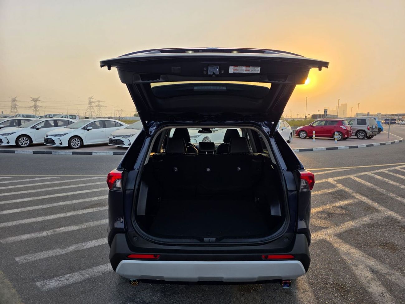 Toyota RAV4 2023 Model Sunroof , Push button , leather seats and trunk automatic