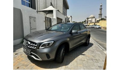 Mercedes-Benz GLA 220