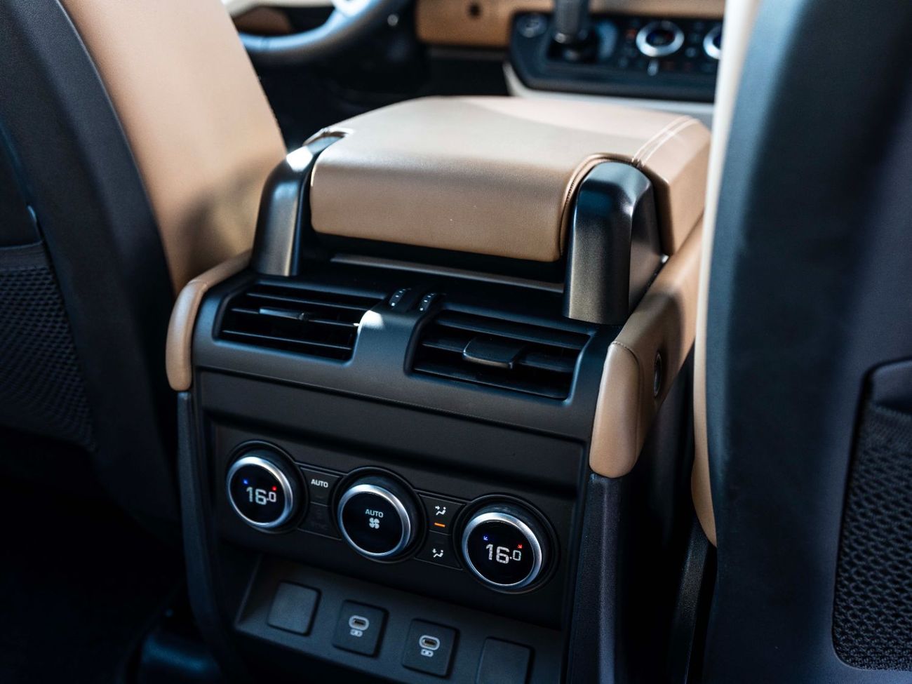 Land Rover Defender P400 110 HSE 3.0L (5 Seater)