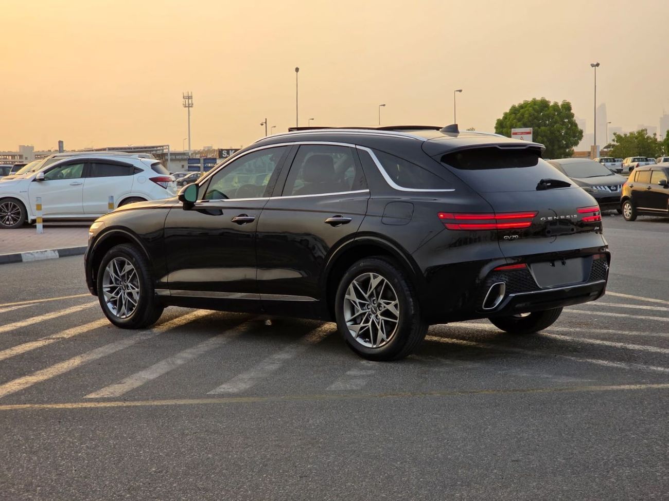 Genesis GV70 2023 Model 2.5L engine Panoramic roof and 4x4