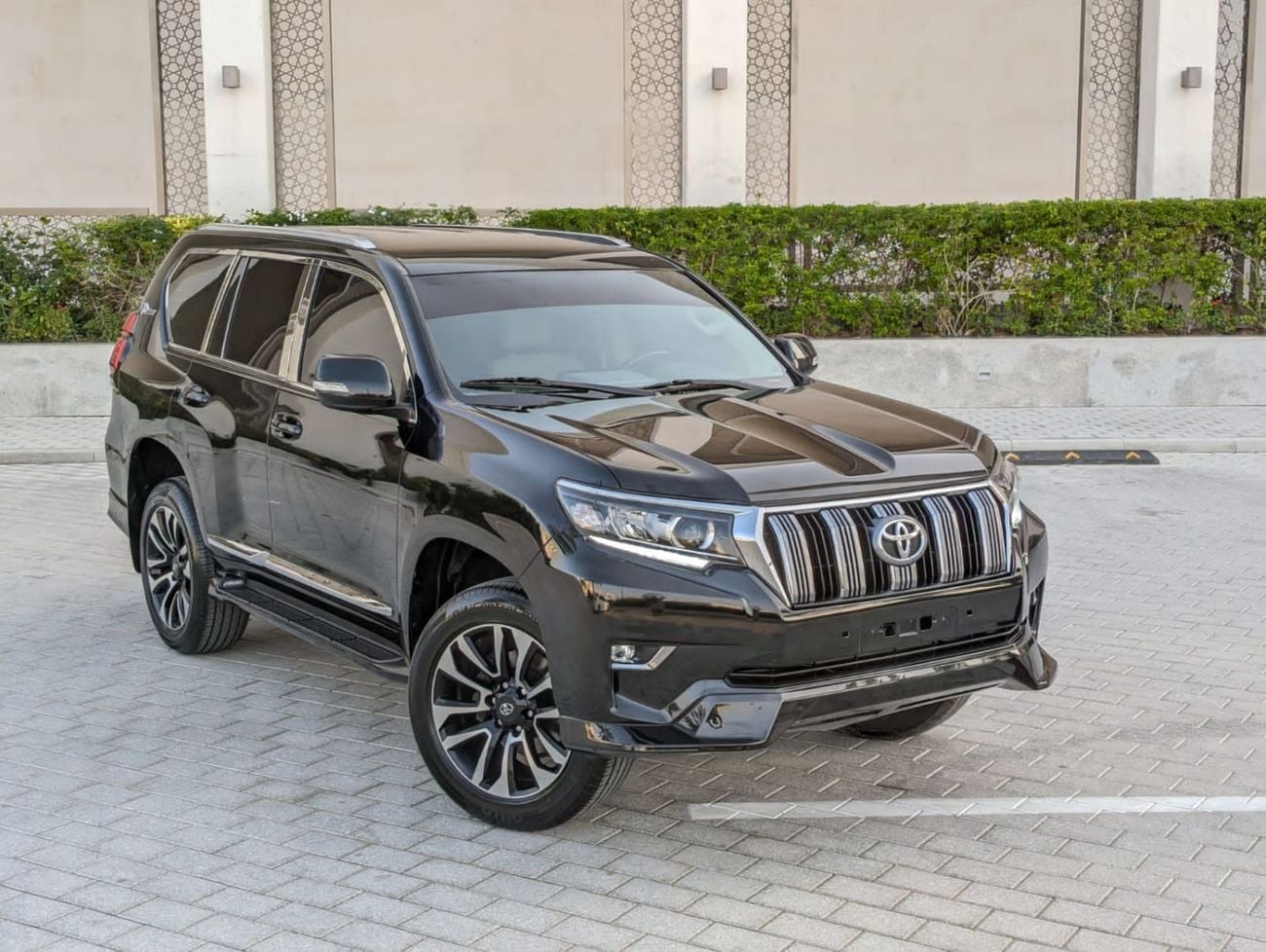 تويوتا برادو TX-L Toyota Prado LHD Petro engine LHD black  with begie interior
