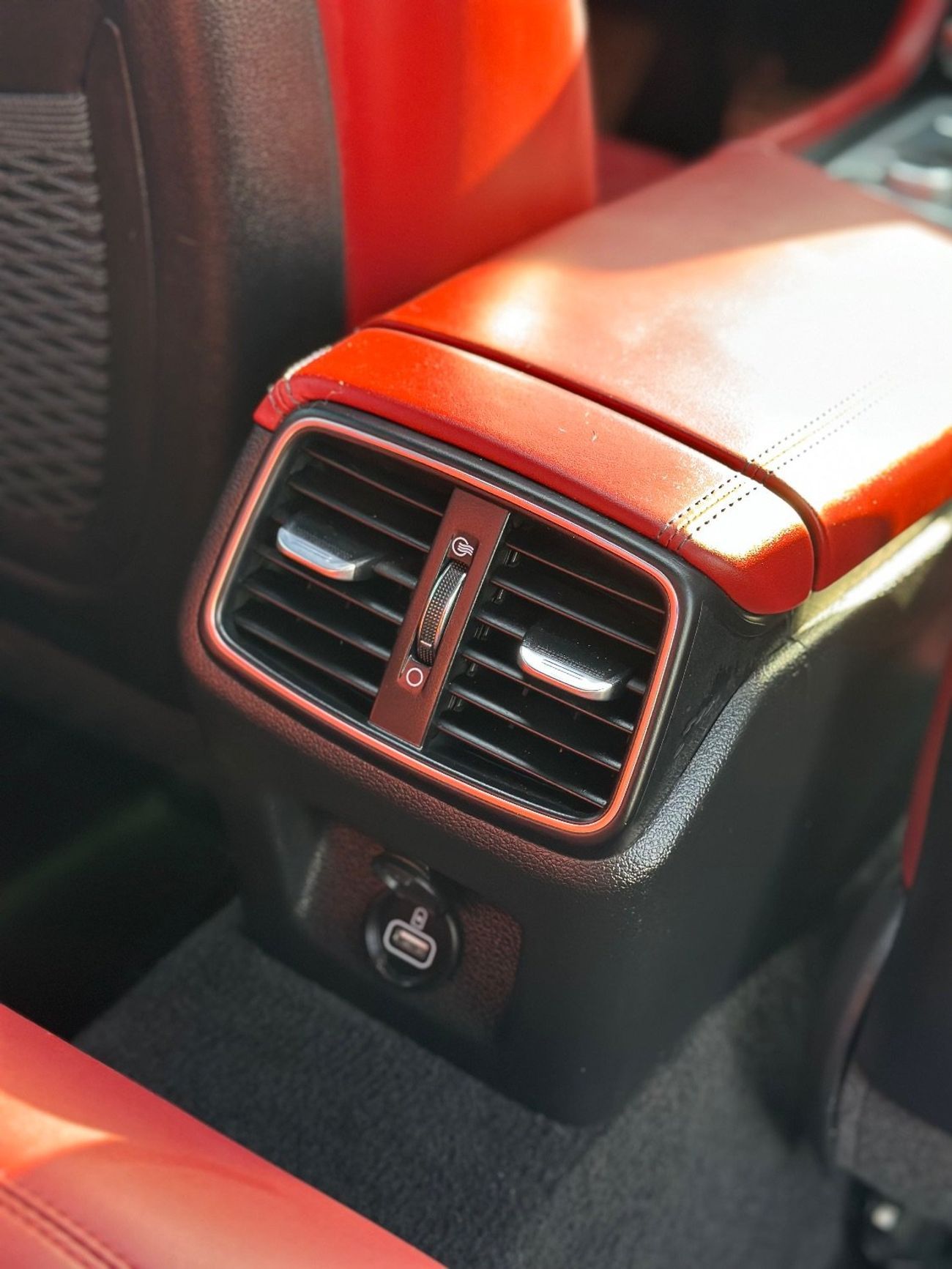 Genesis G70 Premium 3.3L AWD