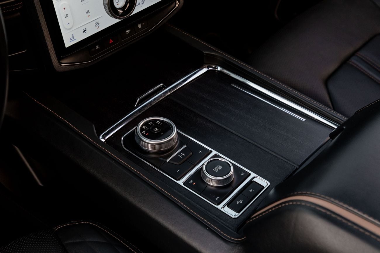 فورد إكسبيديشن 3,917 P.M | Platinum | Ford Warranty + S/Contract til July 2028 | 0% Downpayment