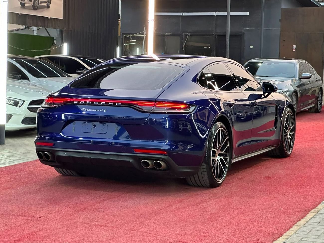 Porsche Panamera 4
