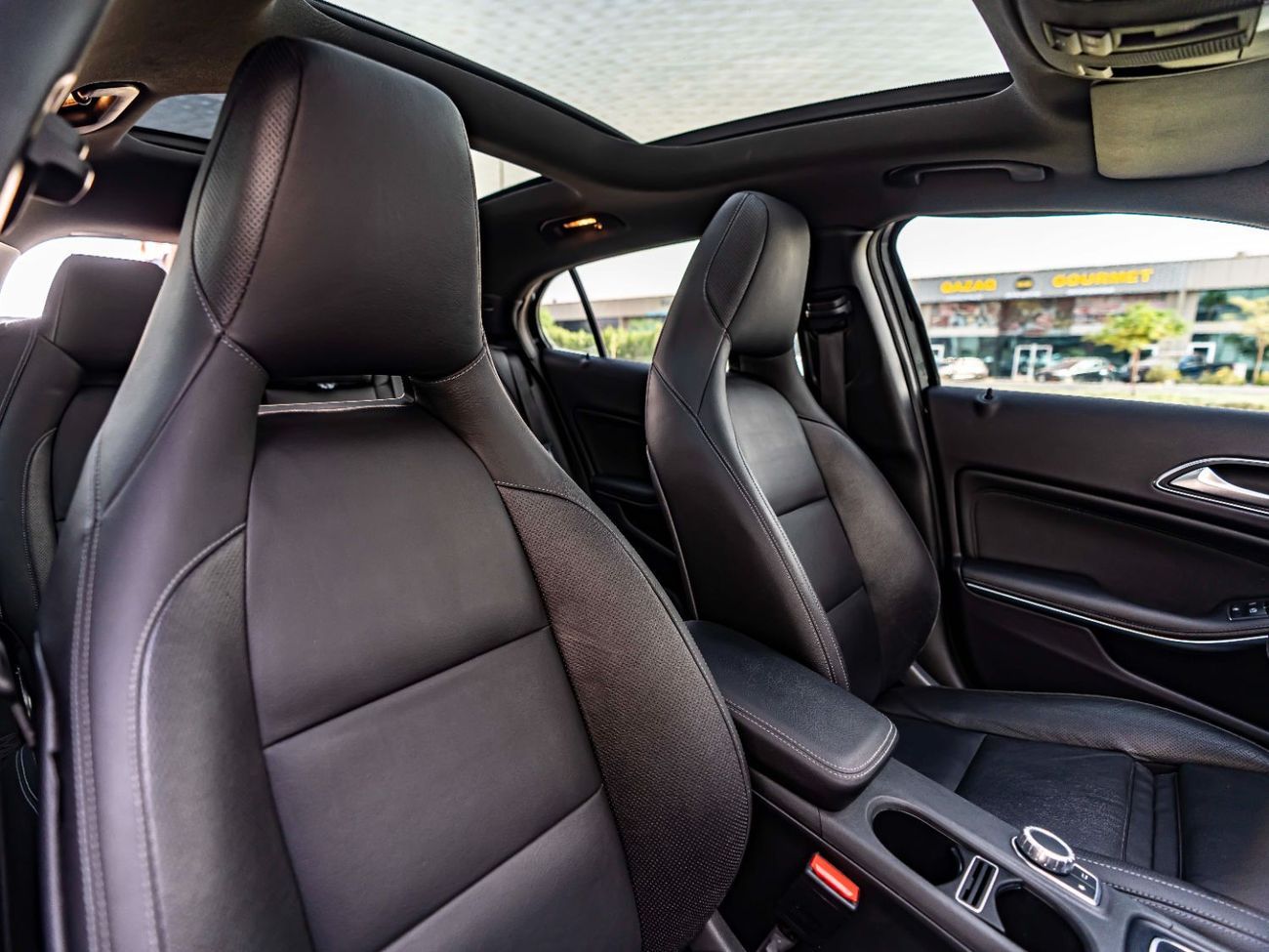 مرسيدس بنز GLA 250 Std 2.0L (211 HP)