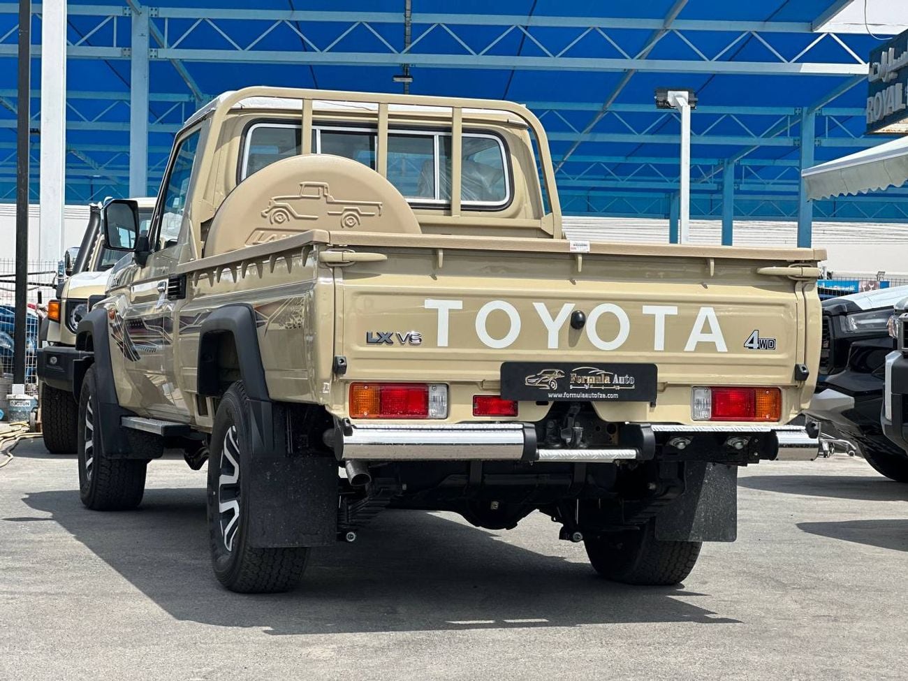 تويوتا لاند كروزر بيك آب S/C LC79 4.0 A/T PTR // 2026 // كاملة المواصفات مع رادار، صندوق تبريد، قفل تفاضلي، مشغل DVD وكاميرا