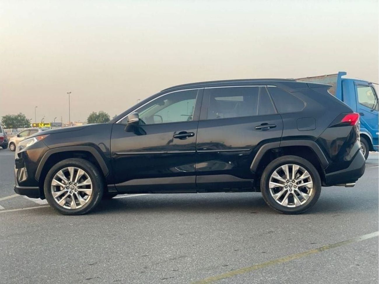 Toyota RAV4 2020 Toyota Rav4 XLE Premium+ 2.5L V4 Full Option With Radar Push Start & Electric Leather Seats - T