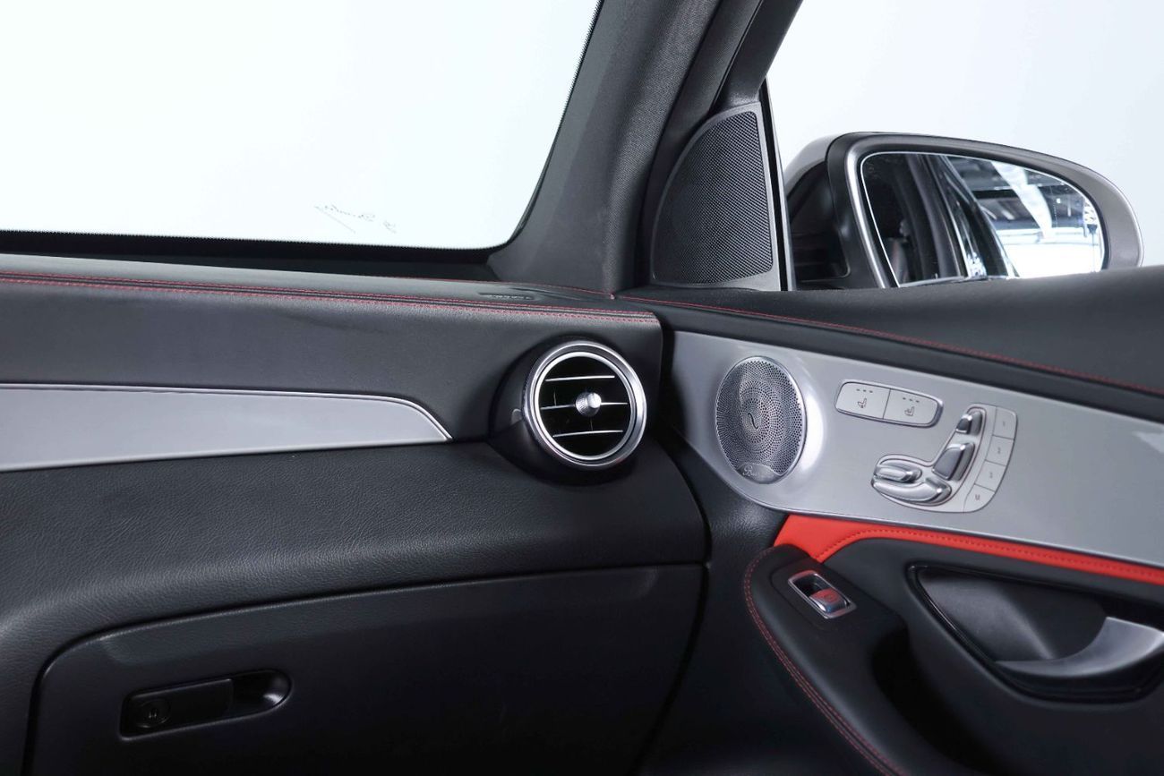 مرسيدس بنز GLC 63 S AMG 2019-MERCEDES BENZ GLC 63 S AMG 4Matic+-WARRANTY AND SERVICE CONTRACT TILL 12/2026-GCC