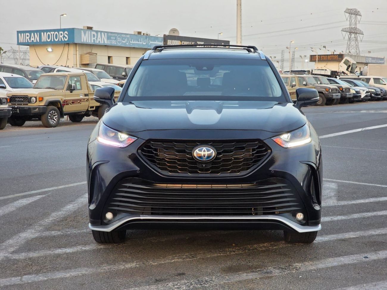 تويوتا هايلاندر 2.5L Hybrid Platinum