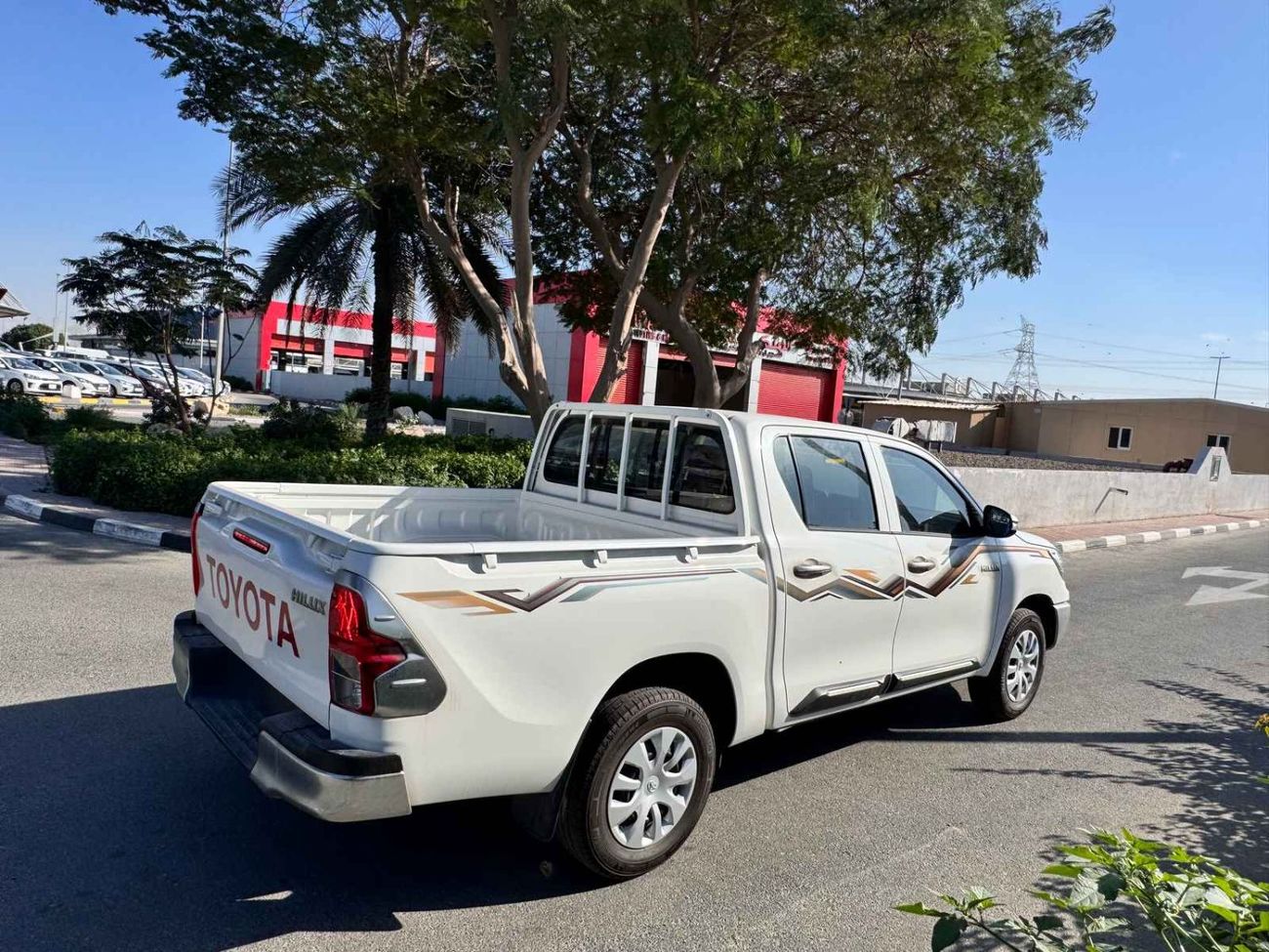 تويوتا هيلوكس 2025 TOYOTA HILUX D/C P/UP 4X2 2.7L PETROL BASIC PWR WIN BRAND NEW 0KM