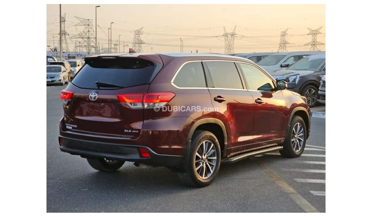 Toyota Highlander 2017 Toyota Highlander XLE 4x4 Full Option 3.5L V6 /