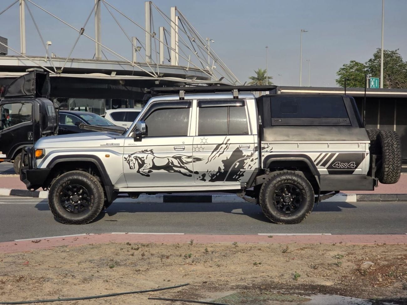 تويوتا لاند كروزر بيك آب -