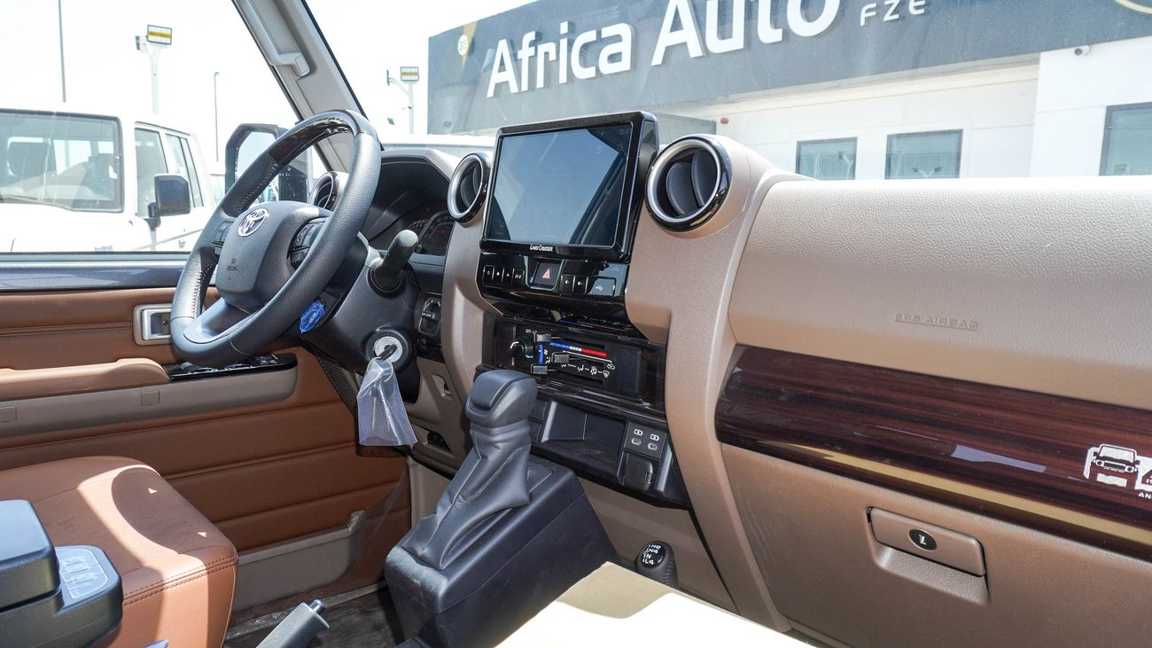 تويوتا لاند كروزر بيك آب LX 4.0L V6 Double Cabin Auto transmission