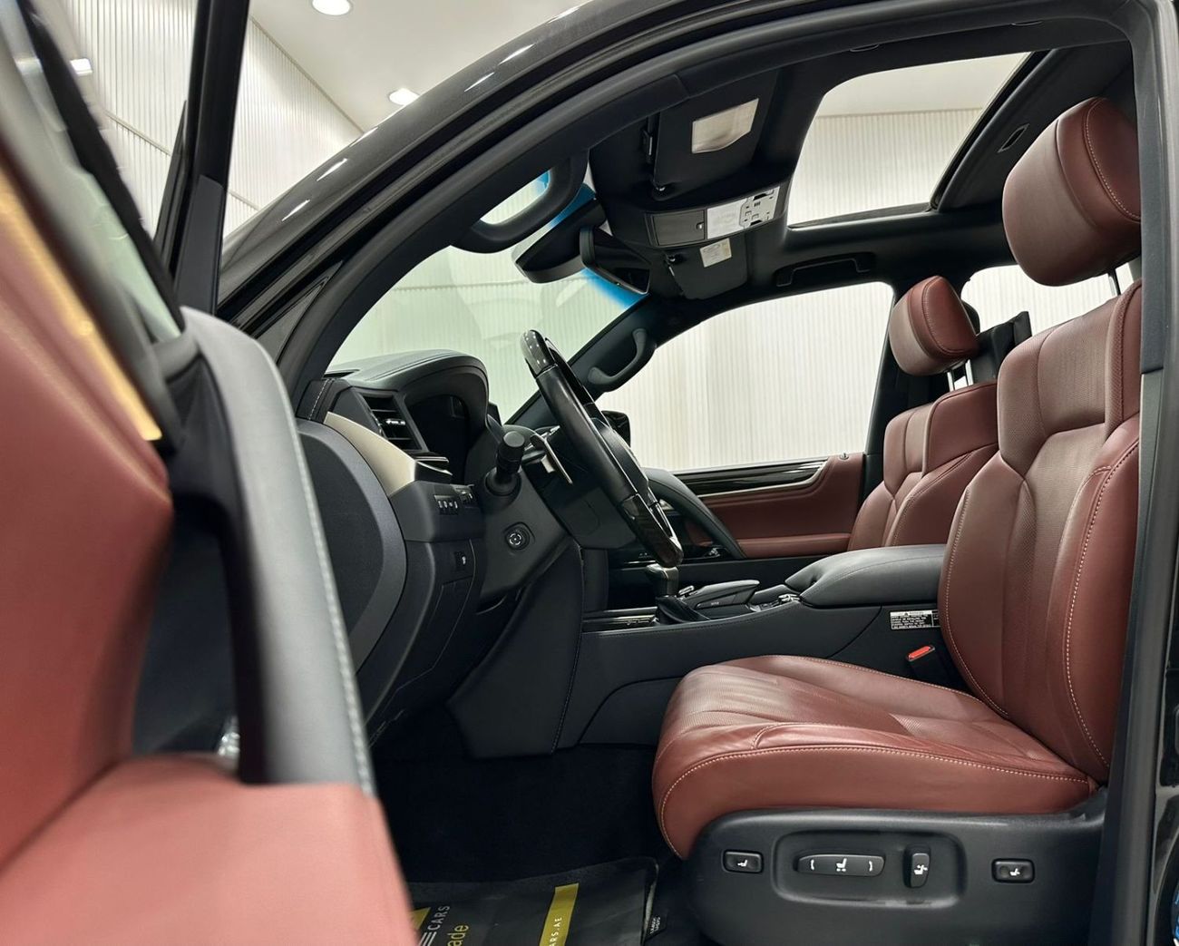 لكزس LX 570 2020 Lexus LX 570, Oct 2024 Al Futtaim Warranty, Full Service History, GCC