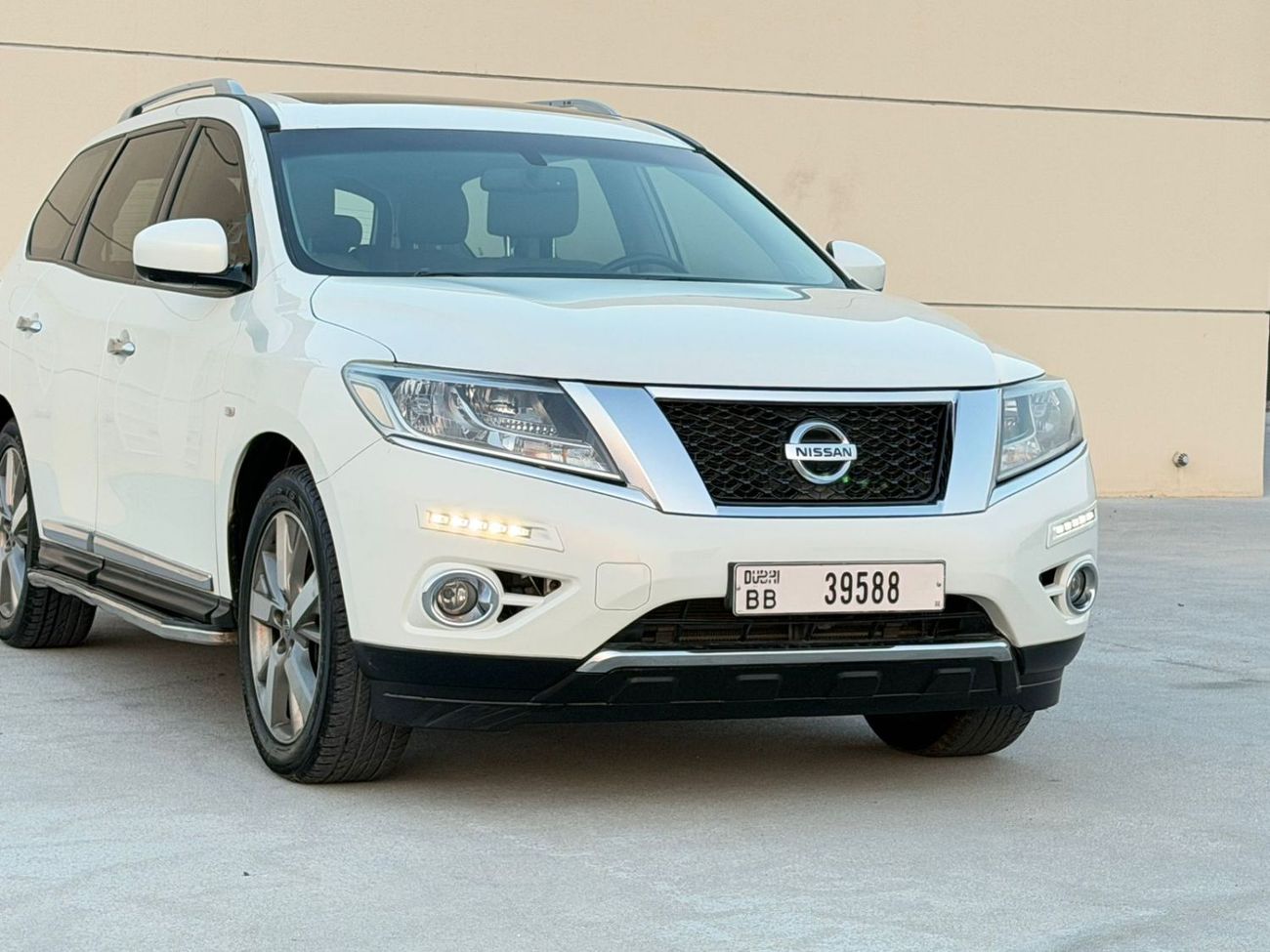 Nissan Pathfinder SL 3.5L (260 HP) 4WD Excellent condition inside and outside