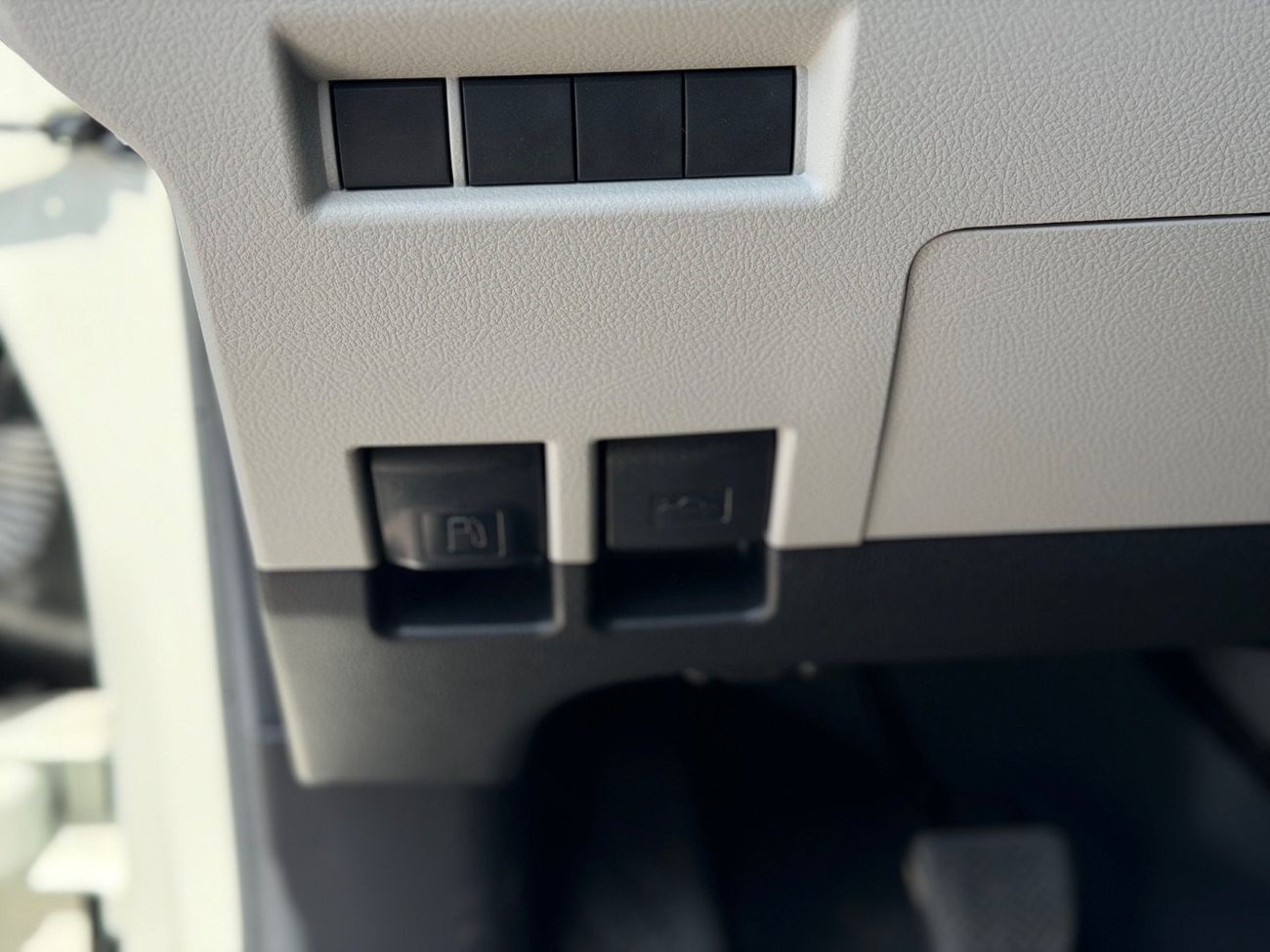 تويوتا هاياس Toyota Haice 3.5L Cargo manual 2026