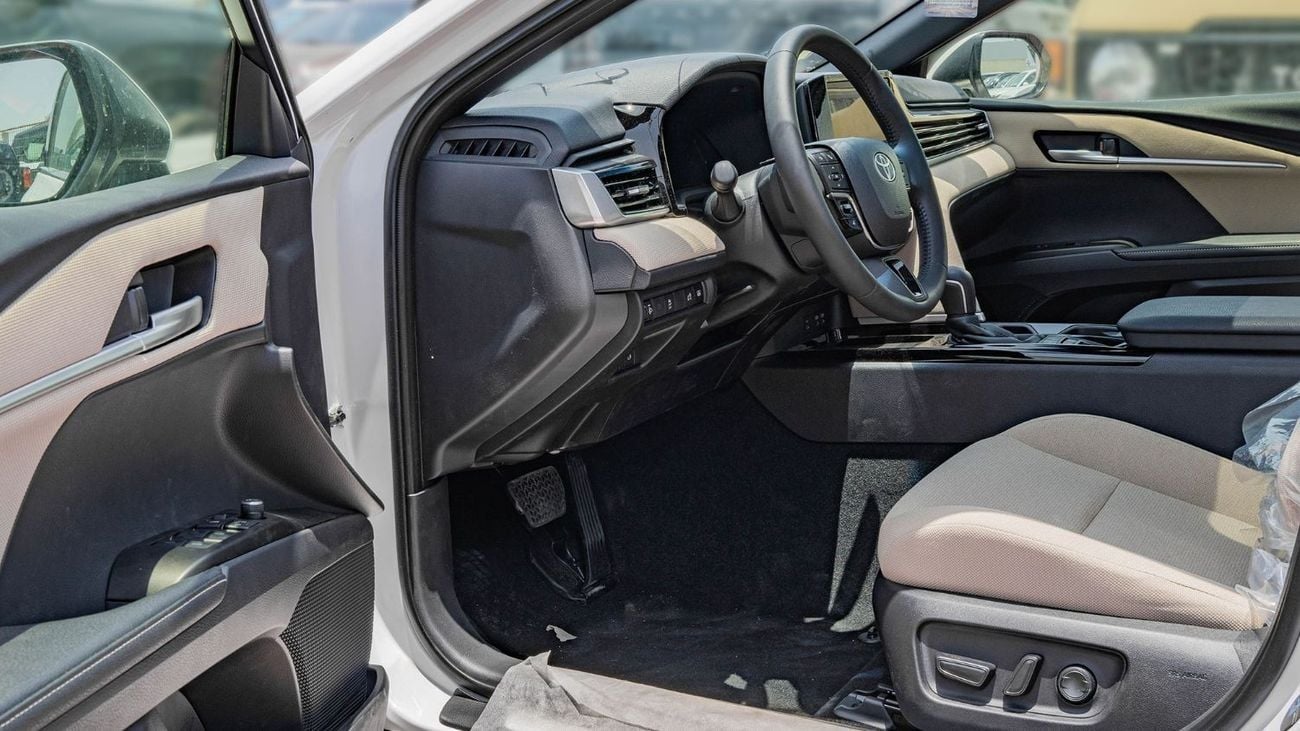 Toyota Camry 2025 Toyota Camry LE 2.5L AT Hybrid (White)