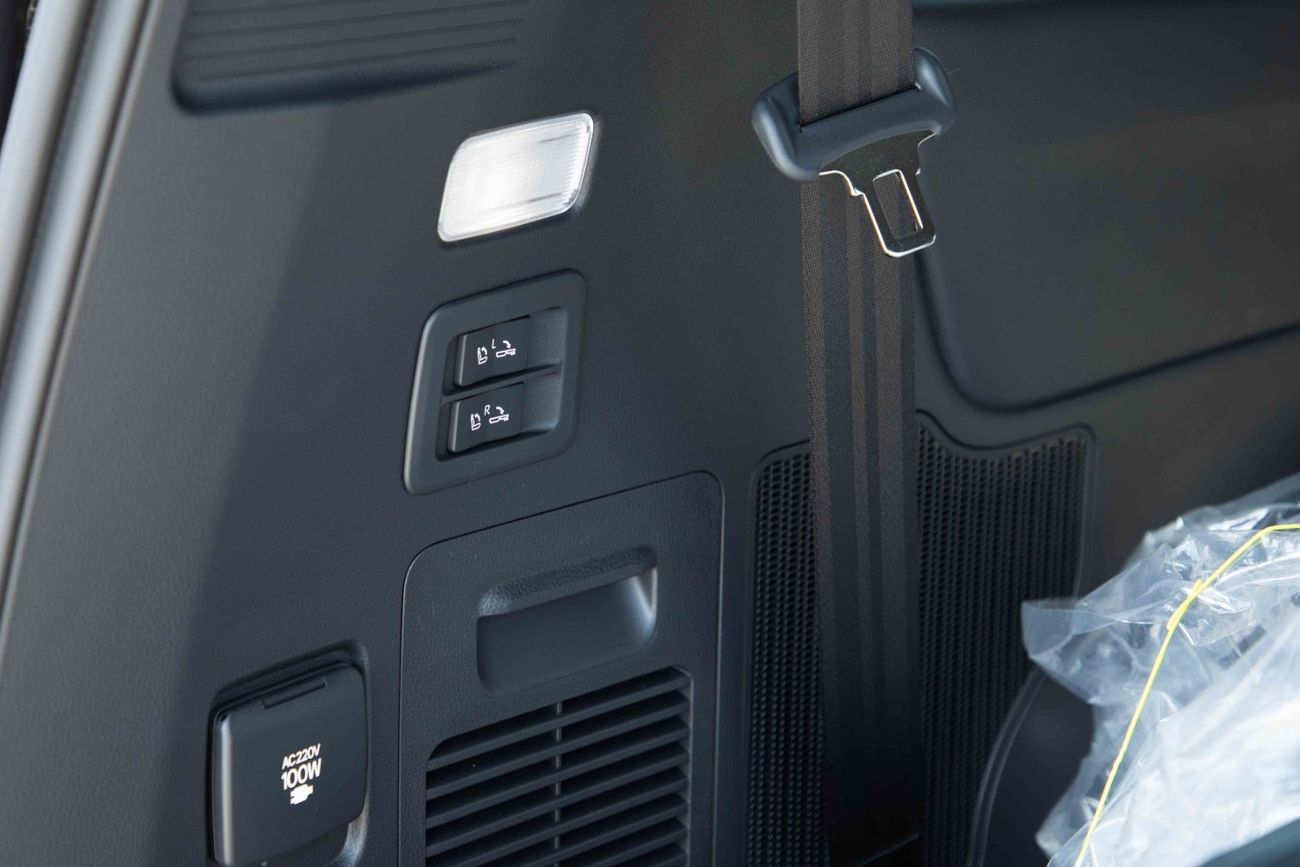 تويوتا لاند كروزر 2023 تويوتا لاند كروزر 3.5 لتر GR-Sport بدون ACC (OE-R) - أسود من الداخل أسود وأحمر