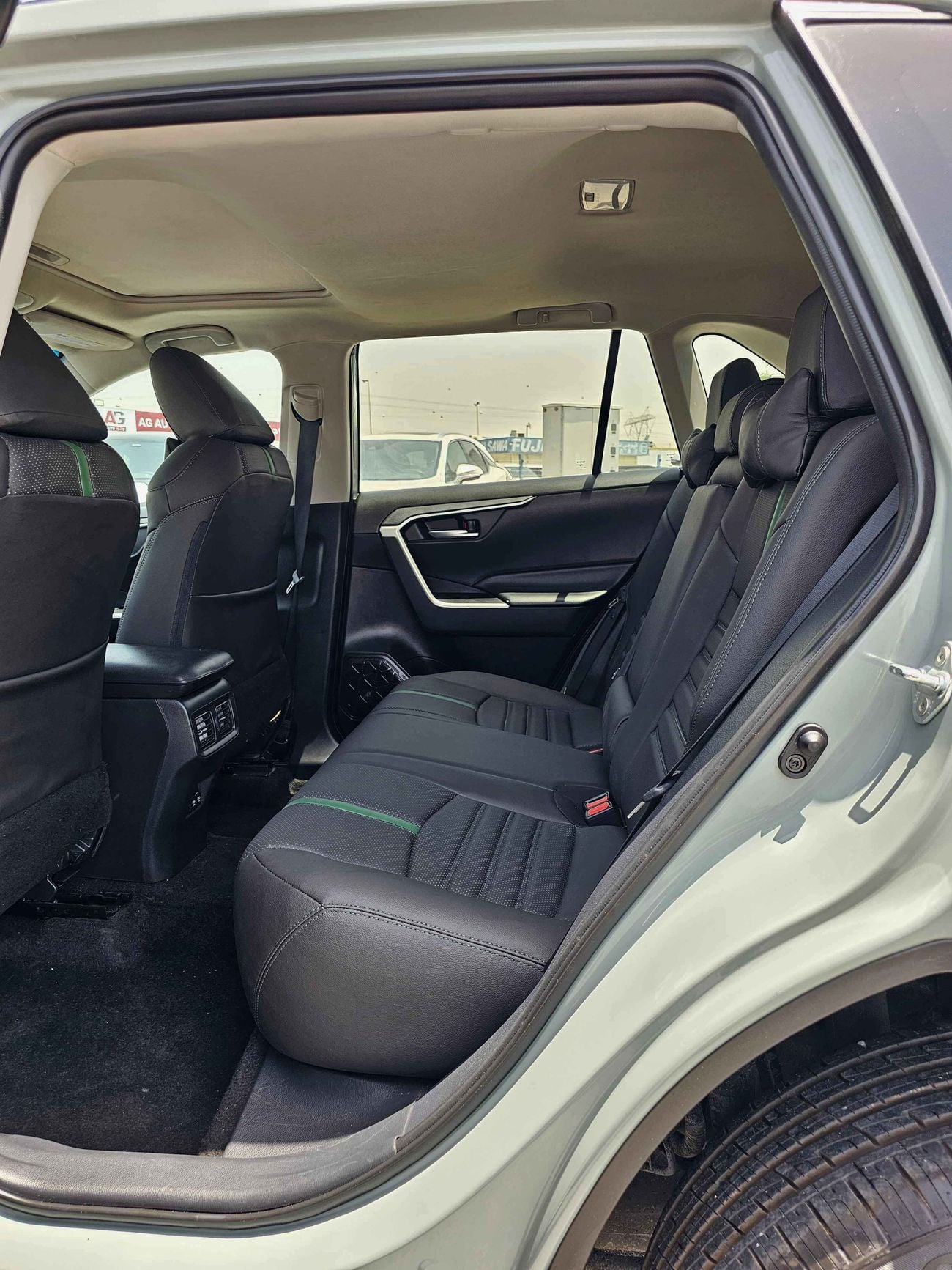 Toyota RAV4 XLE / SUNROOF/ DVD CAMERA/ LEATHER ELECTEIC SEAT/ AUTO TRUNK/ E BRAKE/ LOT# 40870