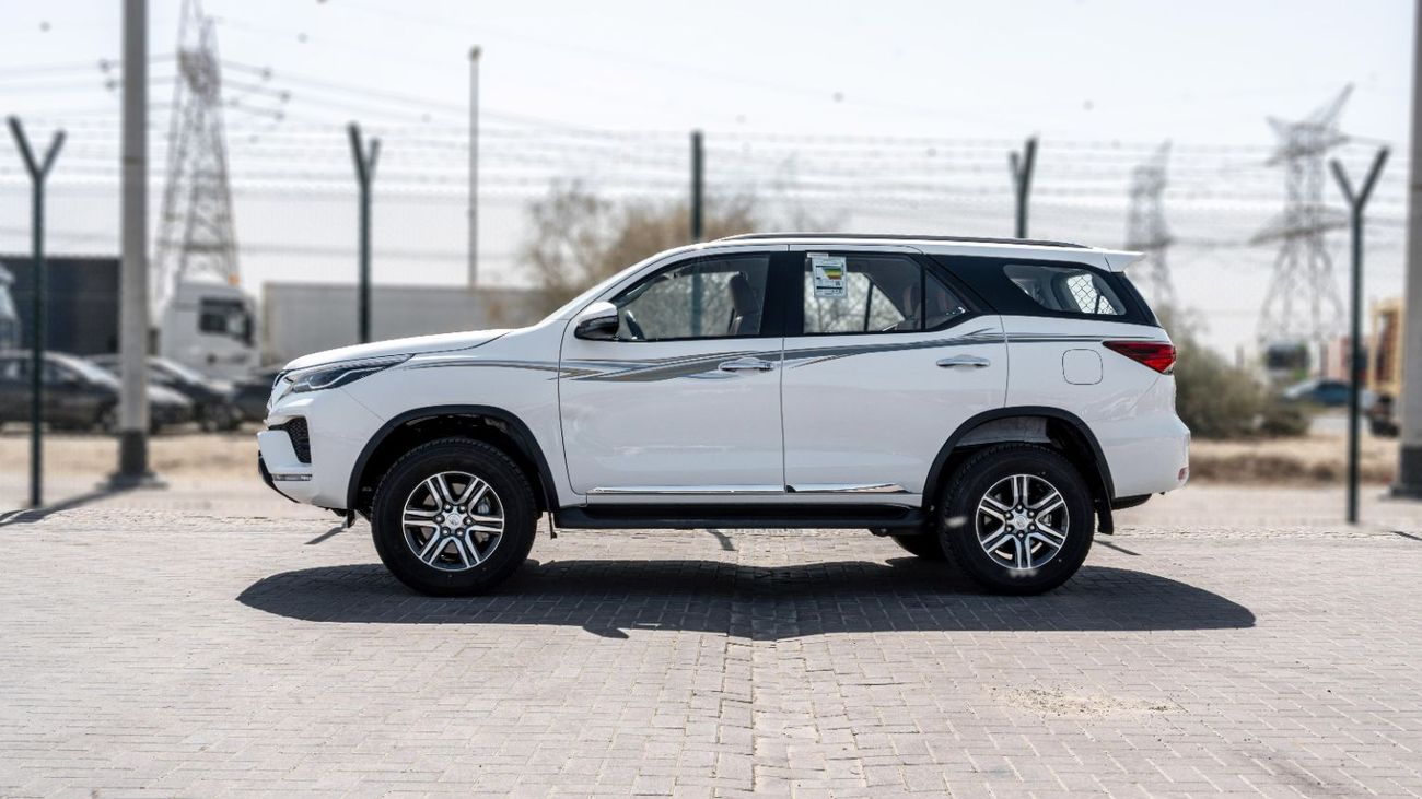 تويوتا فورتونر 2025 Toyota Fortuner 4.0L AT Petrol (White-Tan) (Qatar Spec)