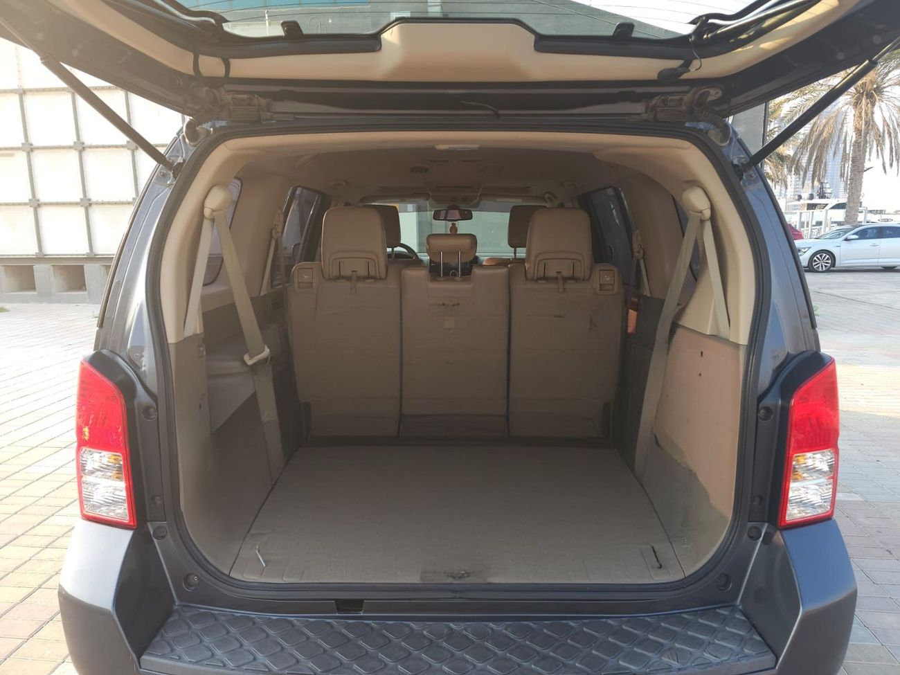 Nissan Pathfinder LE 4.0 V6