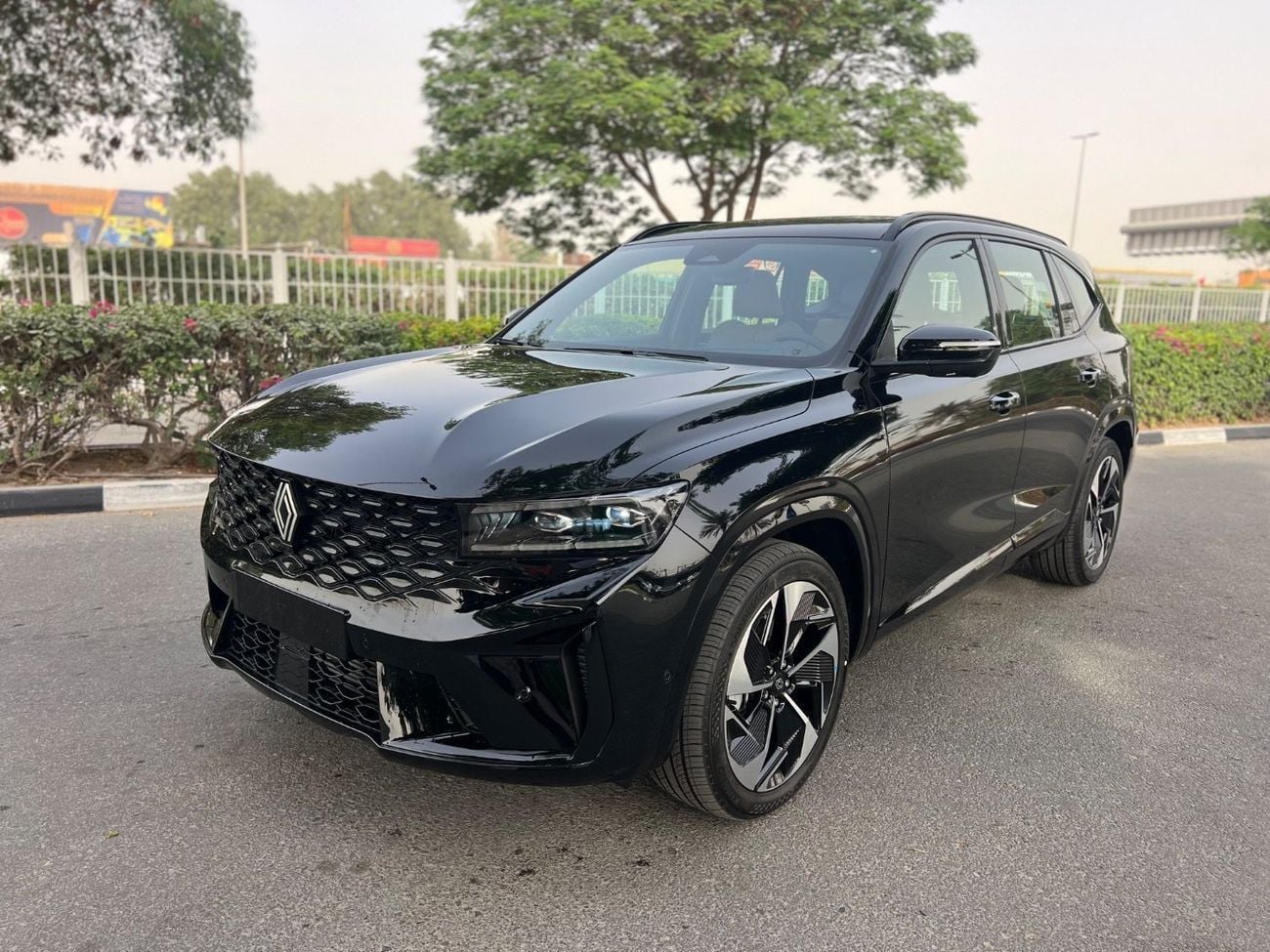 Renault Koleos Renault Koleos LE 4WD 2026 – GCC Specs | Black Exterior | Tan Interior | 2.5L Petrol