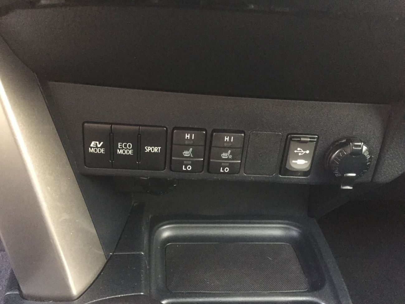 Toyota RAV4 TOYOTA RAV4 HYBRID  4X4 XLE