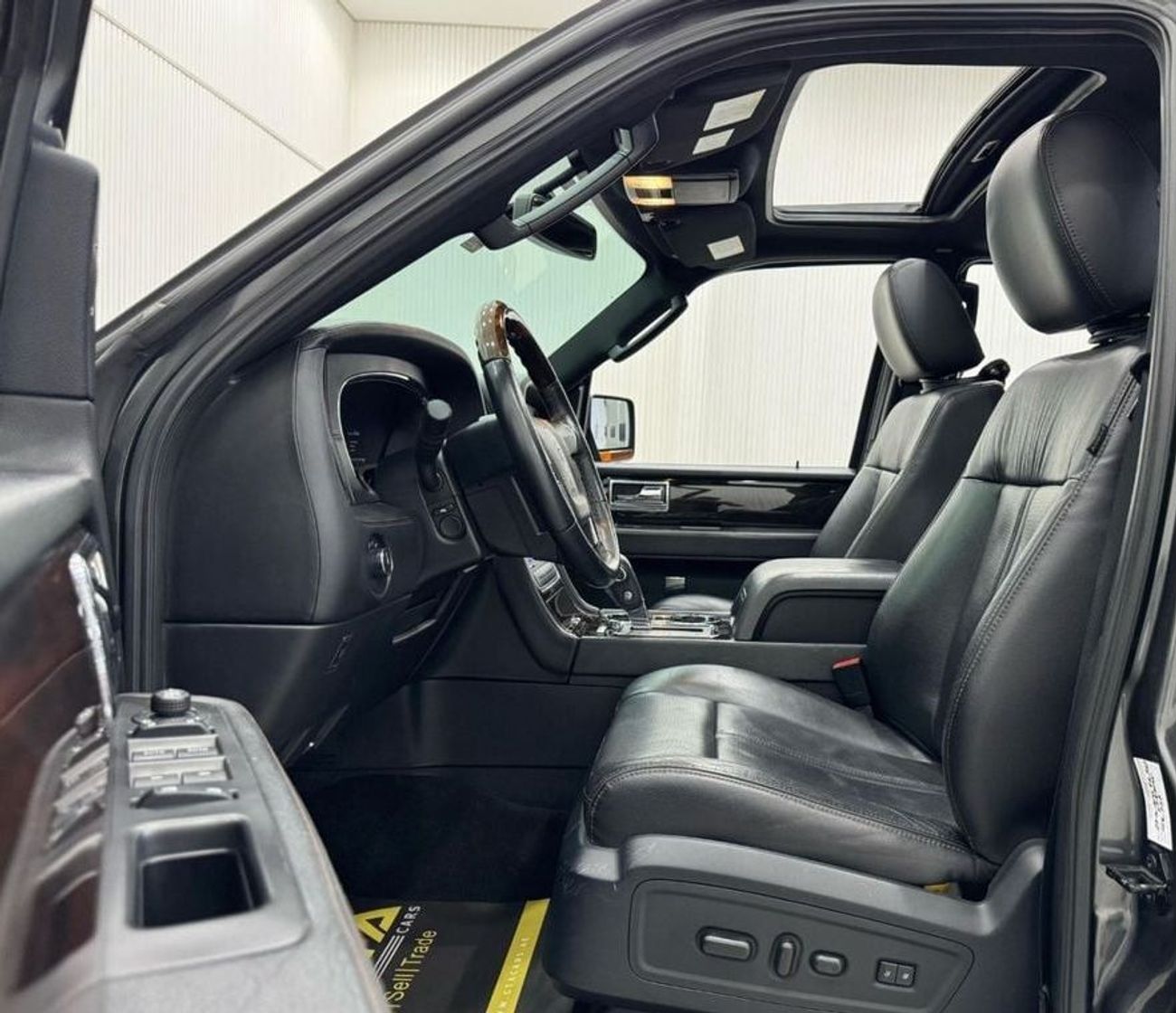 Lincoln Navigator Std 3.5L 2017 Lincoln Navigator, Agency Warranty Till 02/26, Full Agency Service History, GCC