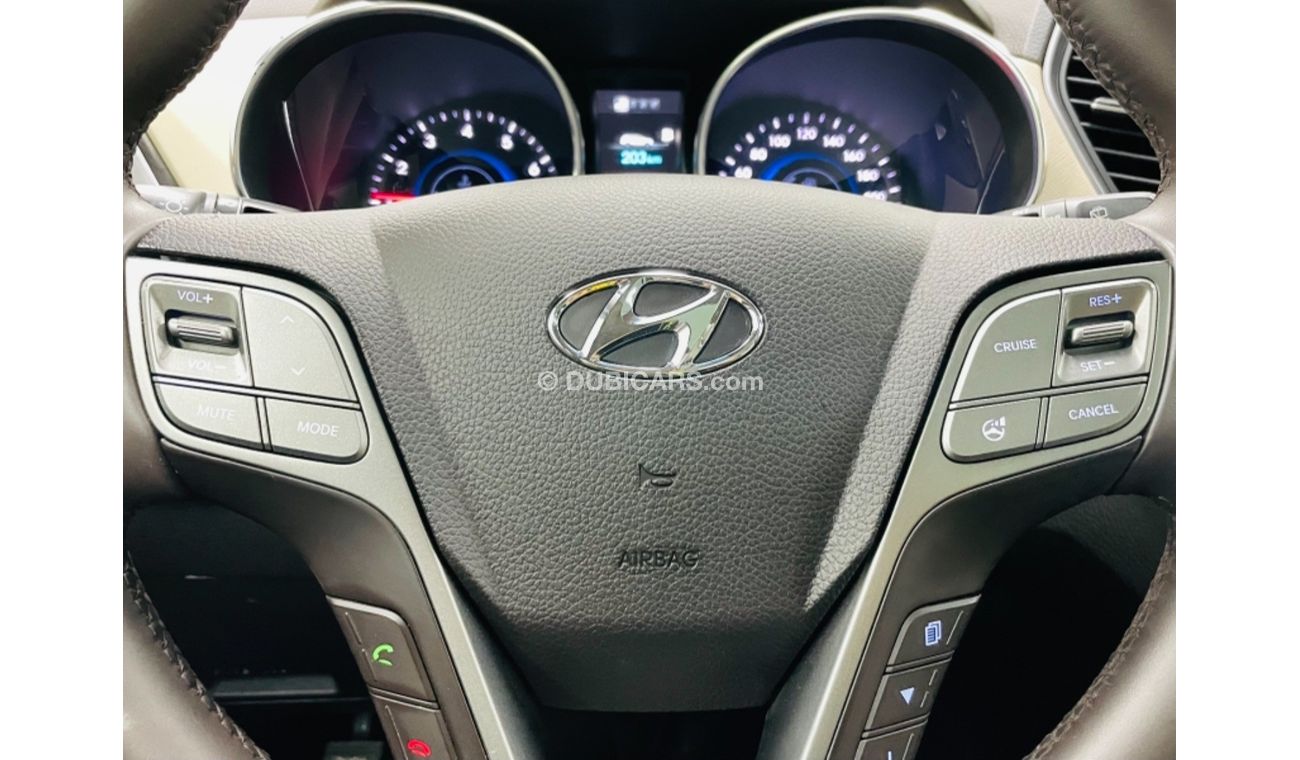 Hyundai Grand Santa Fe Grand Santa Fe .. GCC .. V6 .. 3,3L .. Perfect Condition